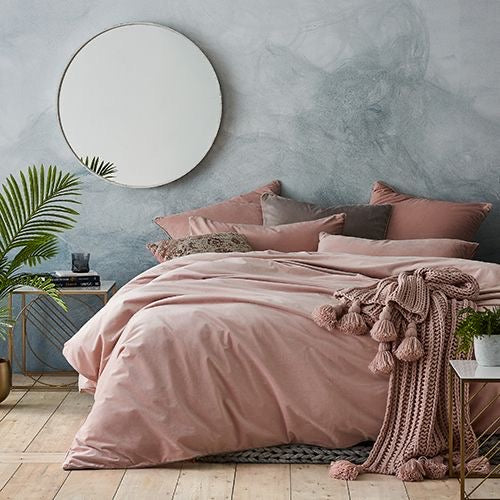 Cotton Basic Set - 1 Duvet cover, 1 Fitted sheet and 2 Pillow cases